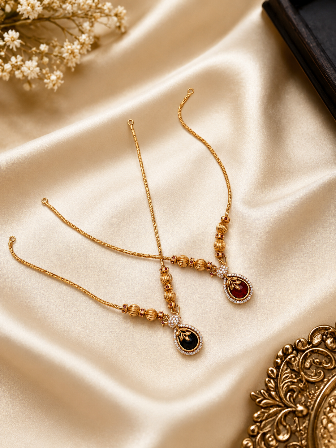 Elegant  neck chain set.